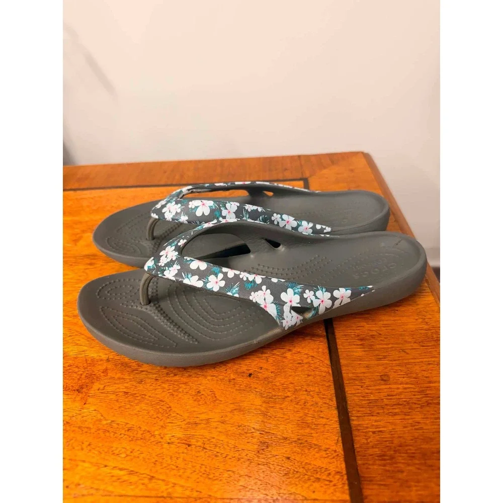 Crocs Kadee II Floral Flip Flops Grey Tropical Flower Sandals Womens 9